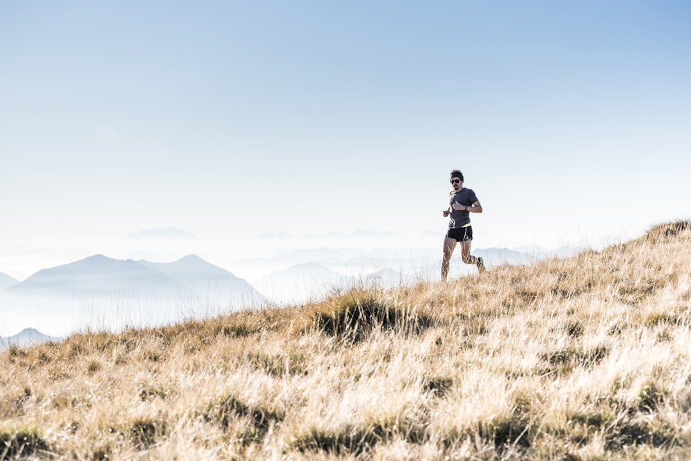 Coureur de trail en montagne